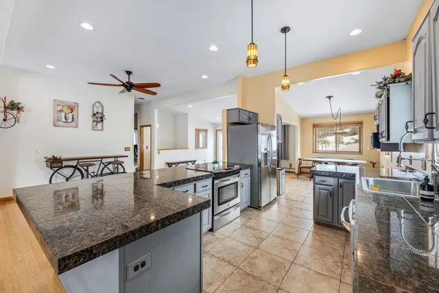 $450,000 | 1115 Jonathan Lane, La Crescent, MN 55947