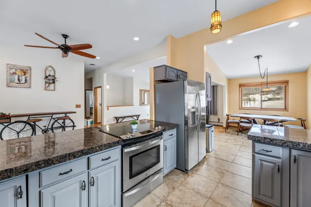 $450,000 | 1115 Jonathan Lane, La Crescent, MN 55947