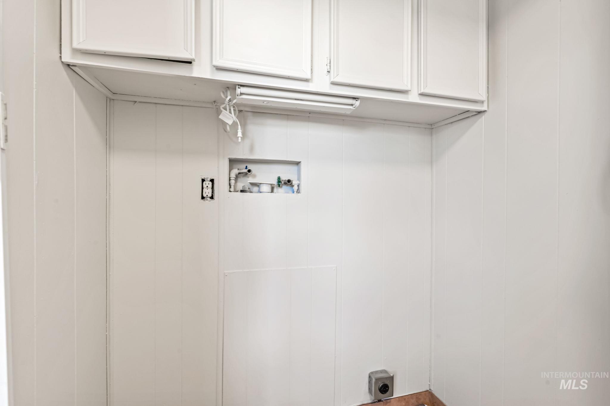 5015 East Ustick Road, Unit 181 Caldwell, ID 83605 - Photo 16 of 28 Laundry area with cabinet space