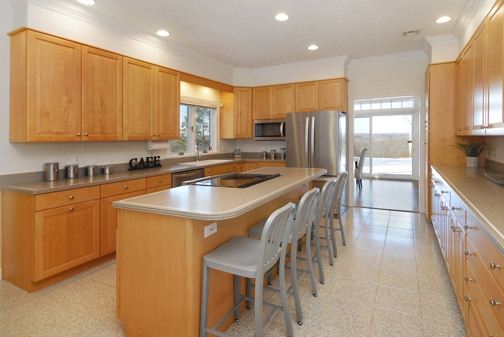 45 Kettle Hole Road Bolton, MA 01740 - Photo 9 of 34