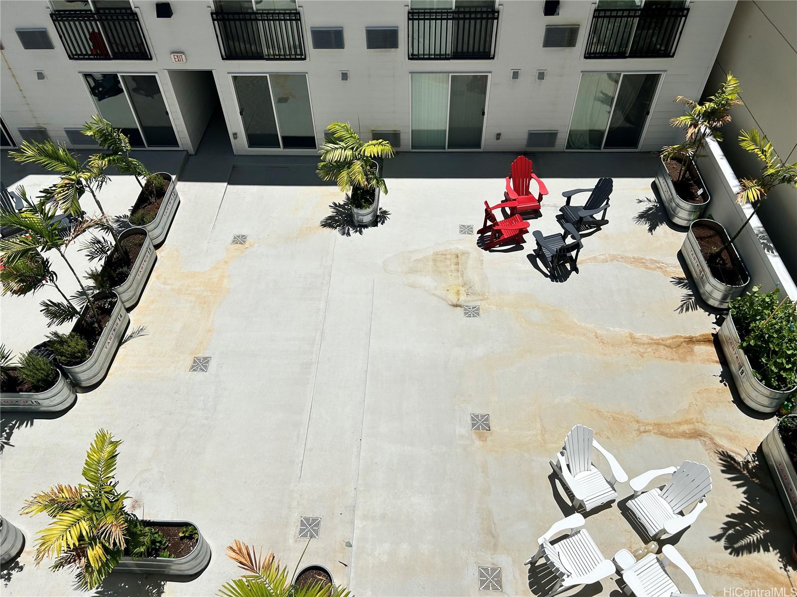 803 Waimanu Street, Unit 401 Honolulu, HI 96813 - Photo 13 of 18 a bathroom with a sink mirror and vanity