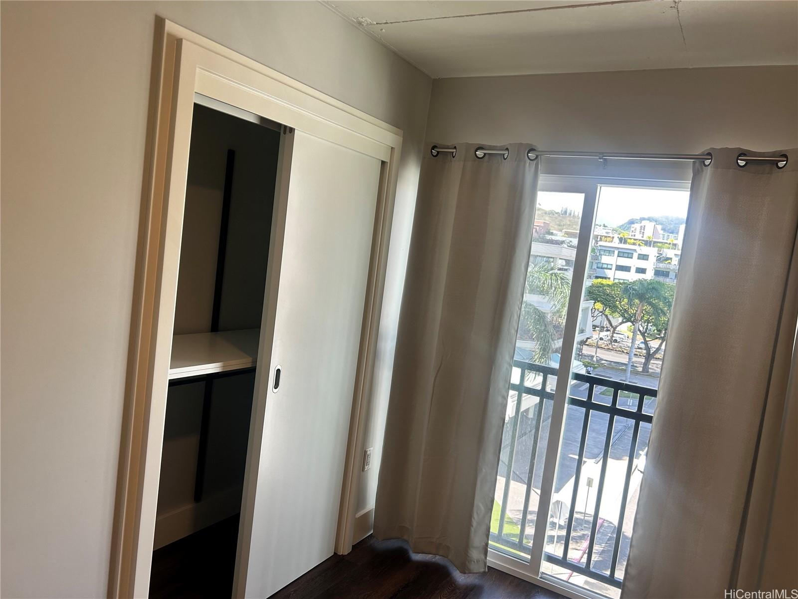 803 Waimanu Street, Unit 401 Honolulu, HI 96813 - Photo 6 of 18 a view of front door