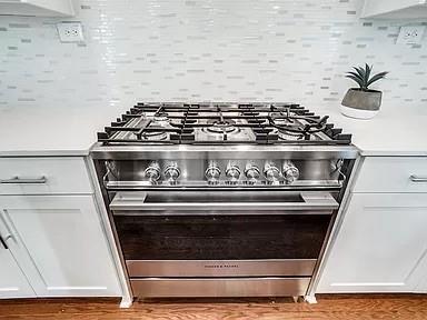 1925 California Drive, Unit 3 Dallas, TX 75204 - Photo 10 of 33 a close view of stove top oven