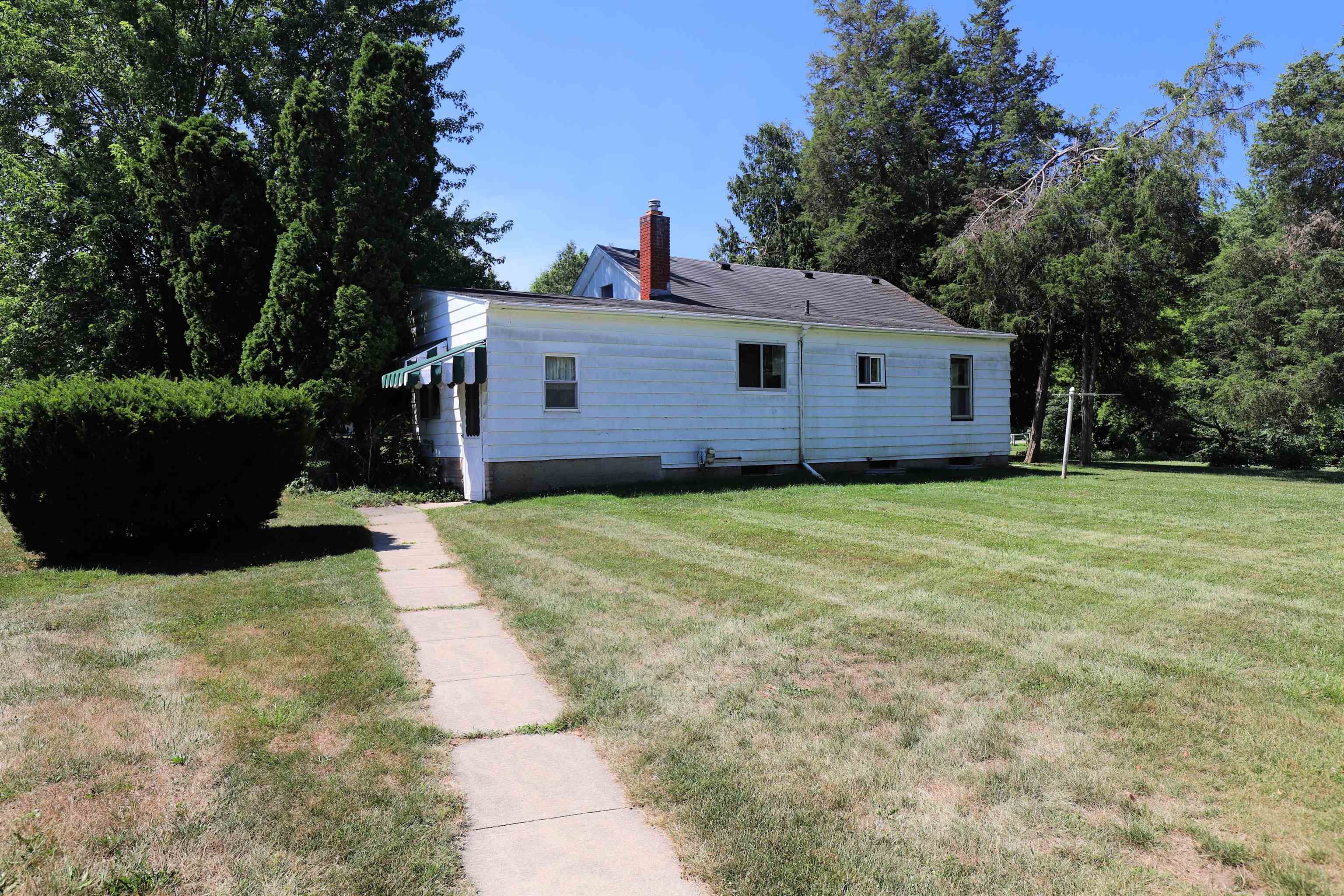 825 East River Road Flushing, MI 48433 - Photo 32 of 32