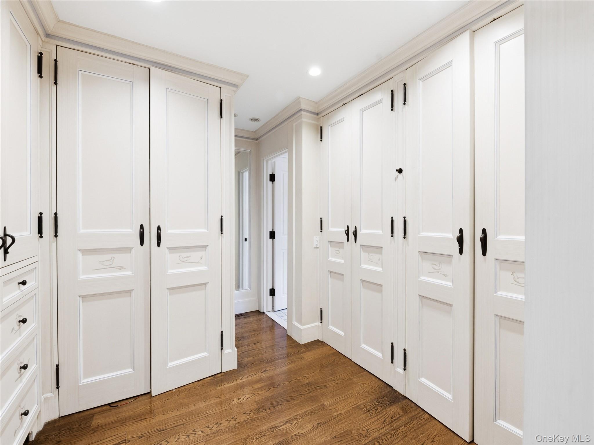 2 Aspen Place Great Neck, NY 11021 - Photo 23 of 48 Primary Walk In Closet
