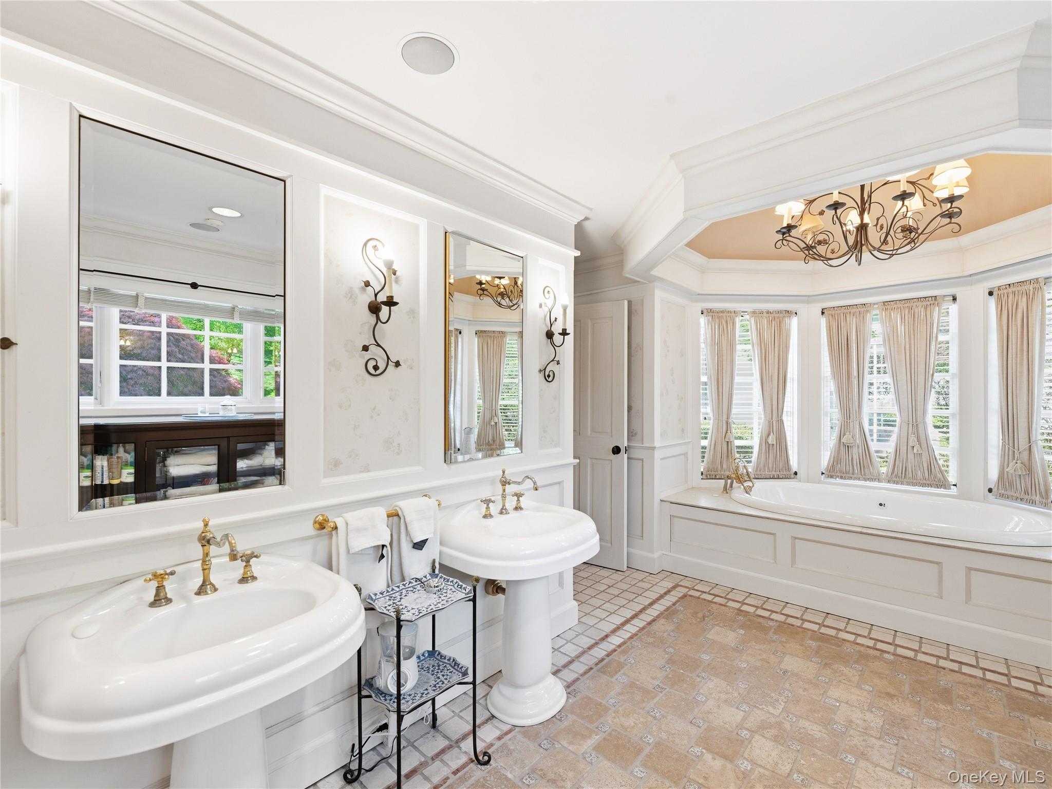 2 Aspen Place Great Neck, NY 11021 - Photo 24 of 48 Spacious Primary Bath
