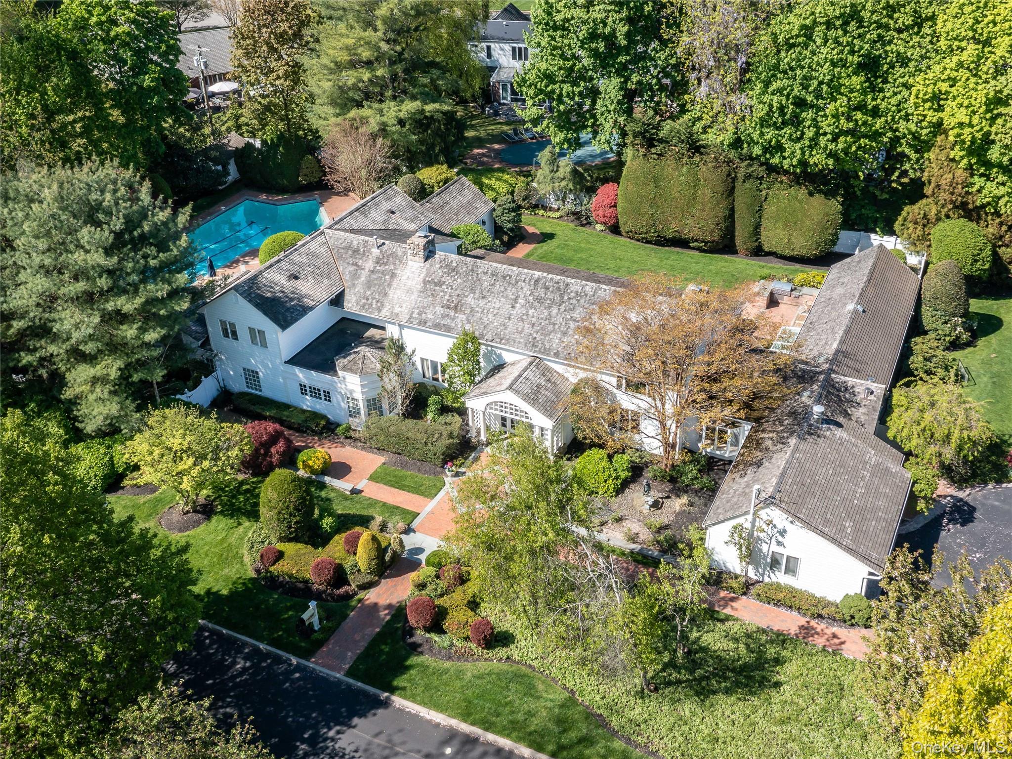 2 Aspen Place Great Neck, NY 11021 - Photo 40 of 48 Aerial View