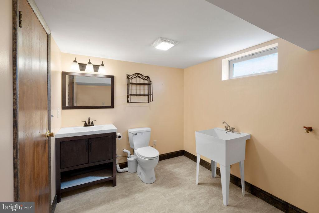 1098 Bon-Ox Road Gettysburg, PA 17325 - Photo 30 of 41 Large half bath in basement