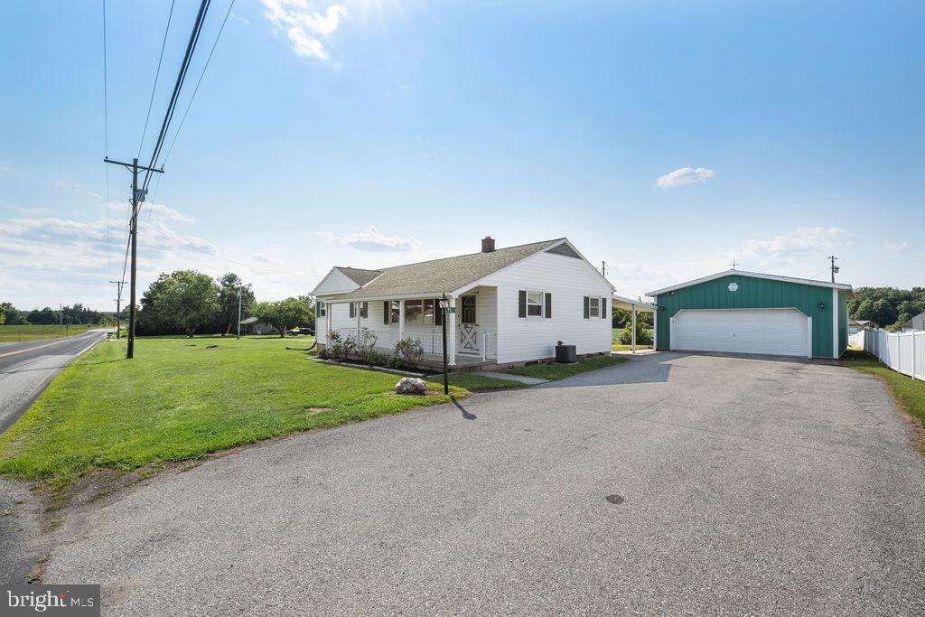 1098 Bon-Ox Road Gettysburg, PA 17325 - Photo 5 of 41 Driveway with plenty of parking!