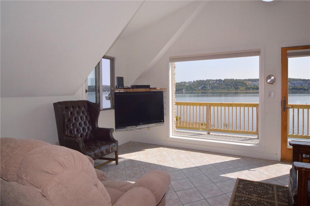 1337 Anthony Road Portsmouth, RI 02871 - Photo 2 of 17