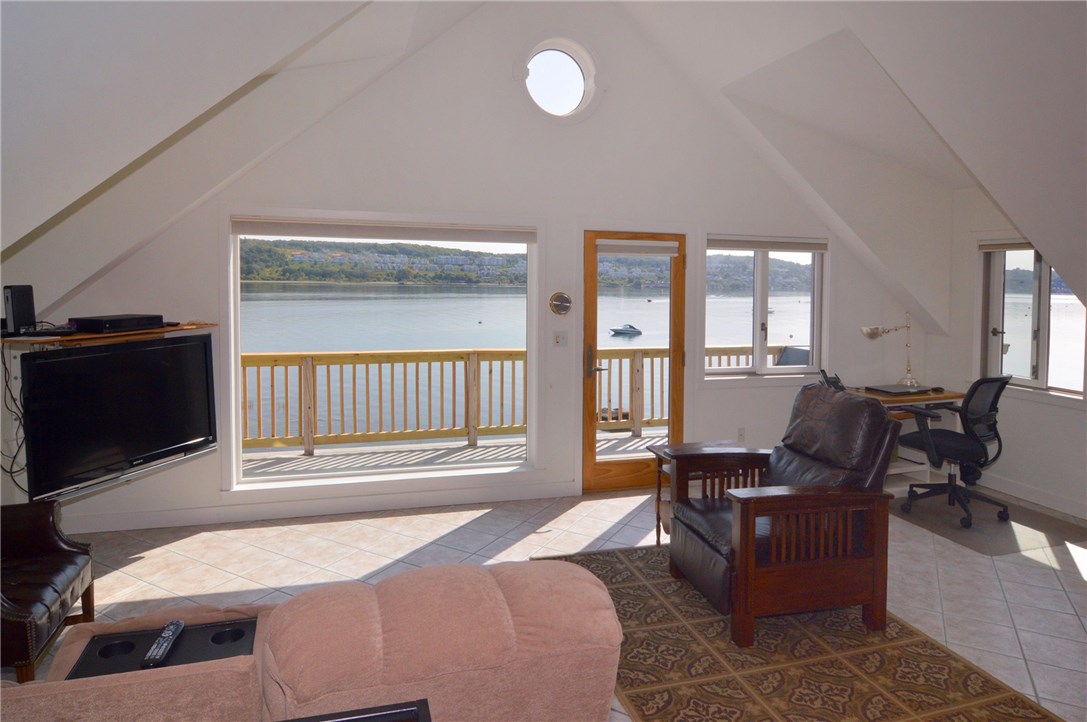 1337 Anthony Road Portsmouth, RI 02871 - Photo 3 of 17