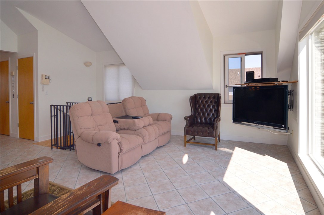1337 Anthony Road Portsmouth, RI 02871 - Photo 4 of 17