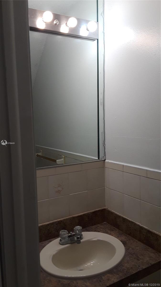 2319 West 60th Street, Unit D212 Hialeah, FL 33016 - Photo 9 of 10