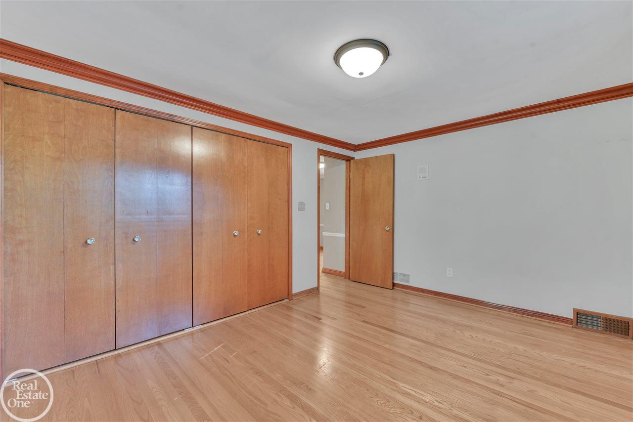 747 Ballantyne Road Grosse Pointe Shores, MI 48236 - Photo 23 of 46