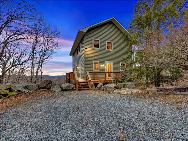 $650,000 | 110 Upper Snowbird Trail, Beech Mountain, NC 28604