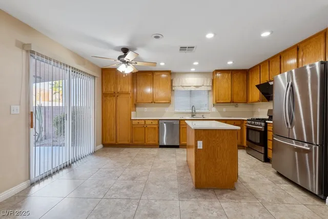 $2,200 | 9570 Teton Vista Avenue, Las Vegas, NV 89117