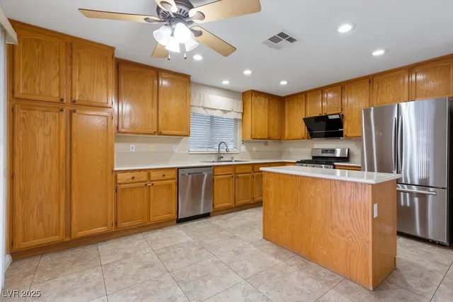 $2,200 | 9570 Teton Vista Avenue, Las Vegas, NV 89117