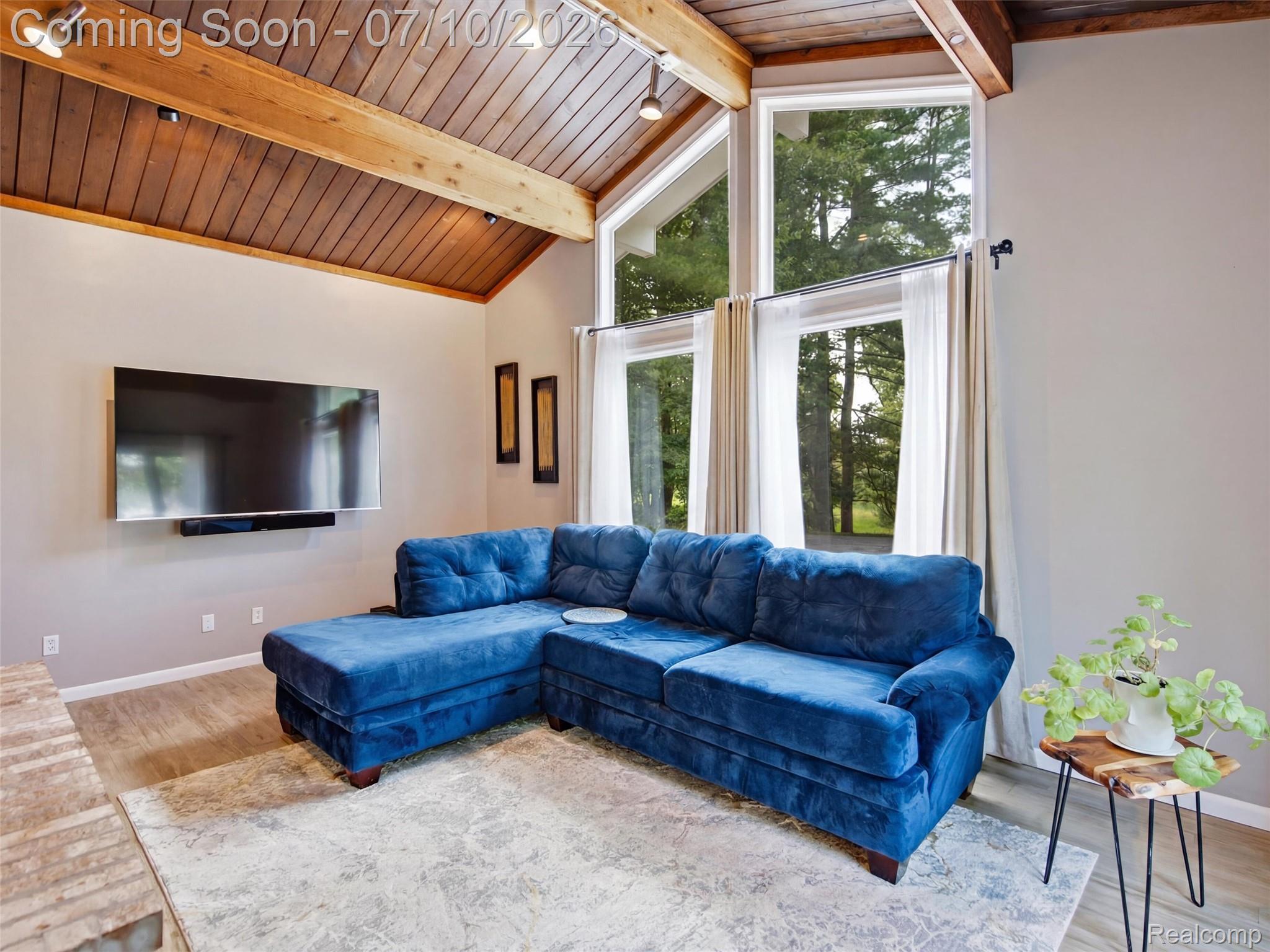 670 West Snell Road Rochester, MI 48306 - Photo 8 of 76 2-DSC09186_reedit_b12fd2d0.jpg