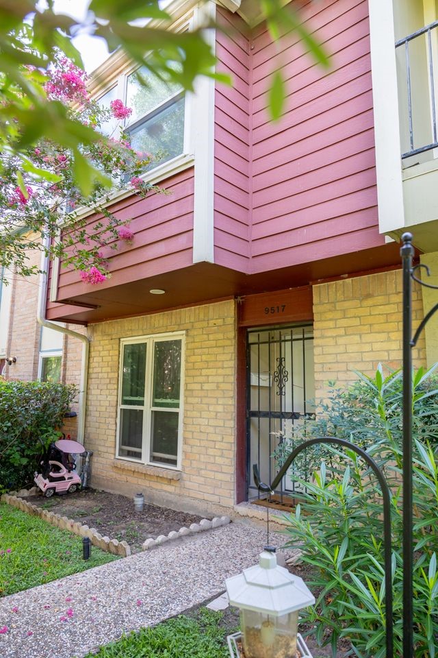 9517 Fondren Road Houston, TX 77074 - Photo 2 of 39