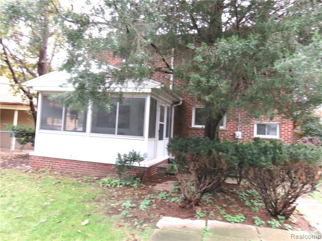 8 Millington Road Pleasant Ridge, MI 48069 - Photo 3 of 18 8 Millington back porch.JPG