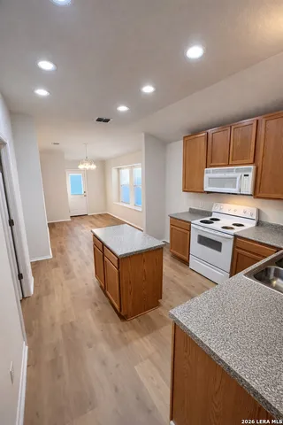 $1,745 | 10354 Oakwood Crest, San Antonio, TX 78245