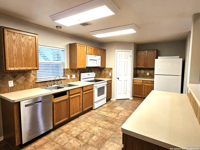 $2,000 | 1715 Mountain Brook, Schertz, TX 78154