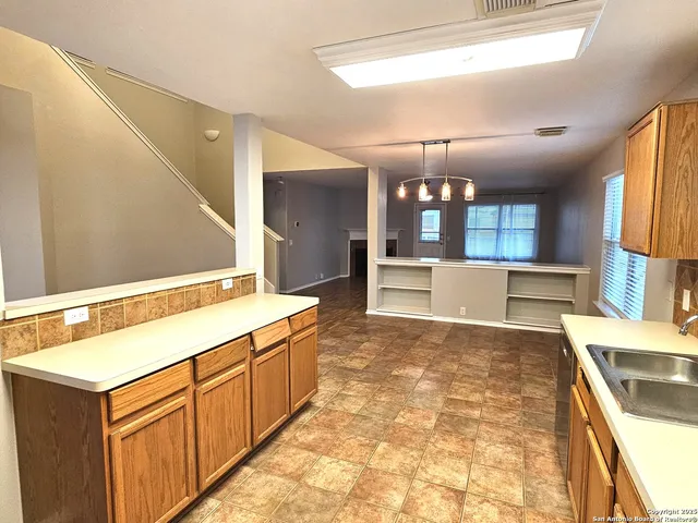 $2,000 | 1715 Mountain Brook, Schertz, TX 78154