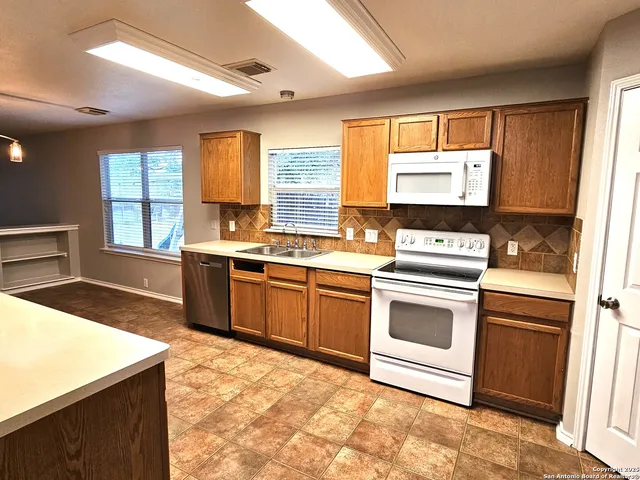 $2,000 | 1715 Mountain Brook, Schertz, TX 78154