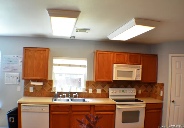 $2,000 | 1715 Mountain Brook, Schertz, TX 78154