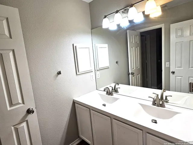 $2,000 | 1715 Mountain Brook, Schertz, TX 78154