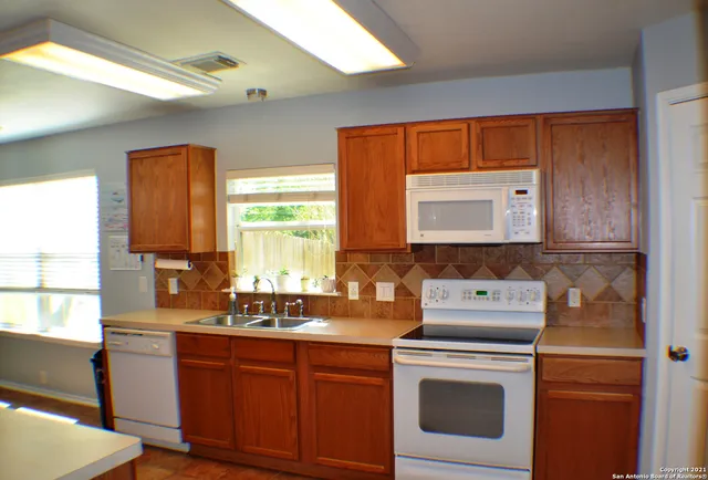 $2,000 | 1715 Mountain Brook, Schertz, TX 78154