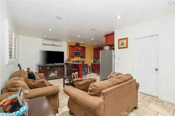 $1,000,000 | 10240 Atlantic Avenue, South Gate, CA 90280