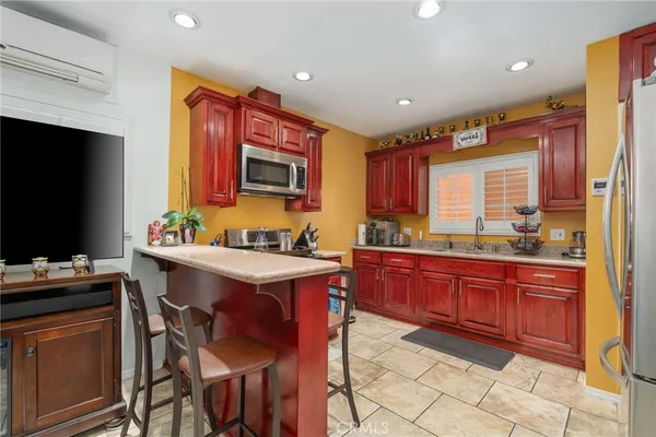 $1,000,000 | 10240 Atlantic Avenue, South Gate, CA 90280