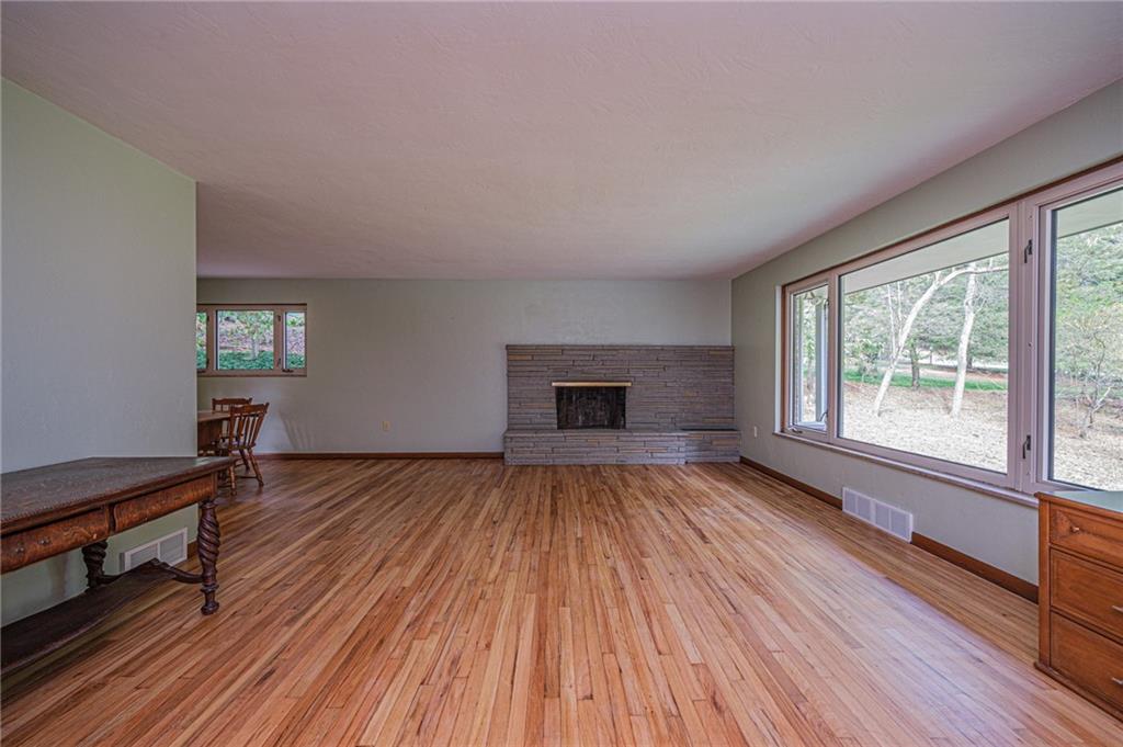 2299 Clearvue Road Pittsburgh, PA 15237 - Photo 14 of 38 Gallery Image 14