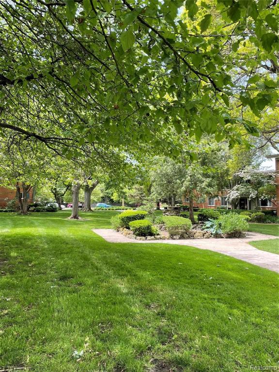 1127 Derby Road, Unit 6 Birmingham, MI 48009 - Photo 4 of 24