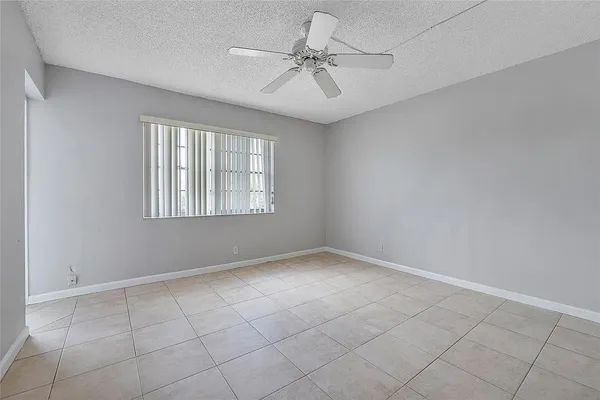 $2,000 | 4354 Northwest 9th Avenue, Unit 123D, Deerfield Beach, FL 33064