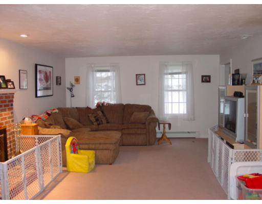 61 Rockmeadow Road Uxbridge, MA 01569 - Photo 8 of 14 Gallery Image 8