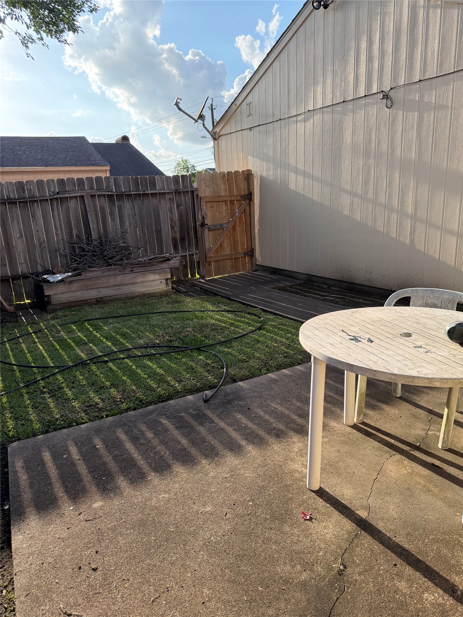 8652 Maplecrest Drive Houston, TX 77099 - Photo 3 of 8