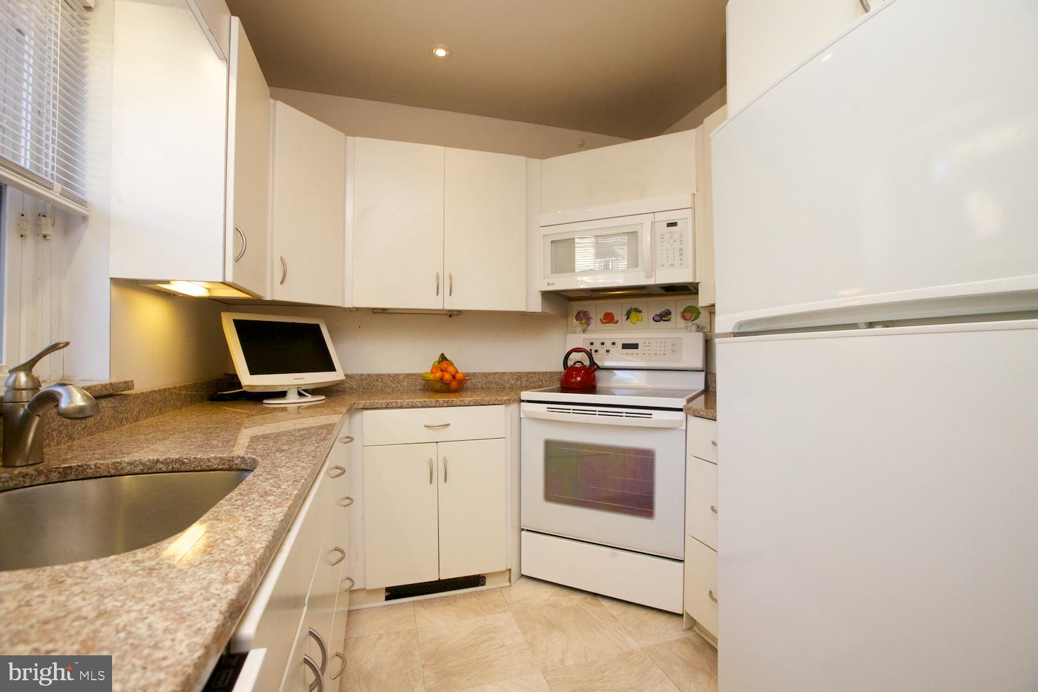 2213 Rittenhouse Square Philadelphia, PA 19103 - Photo 15 of 32 Kitchen