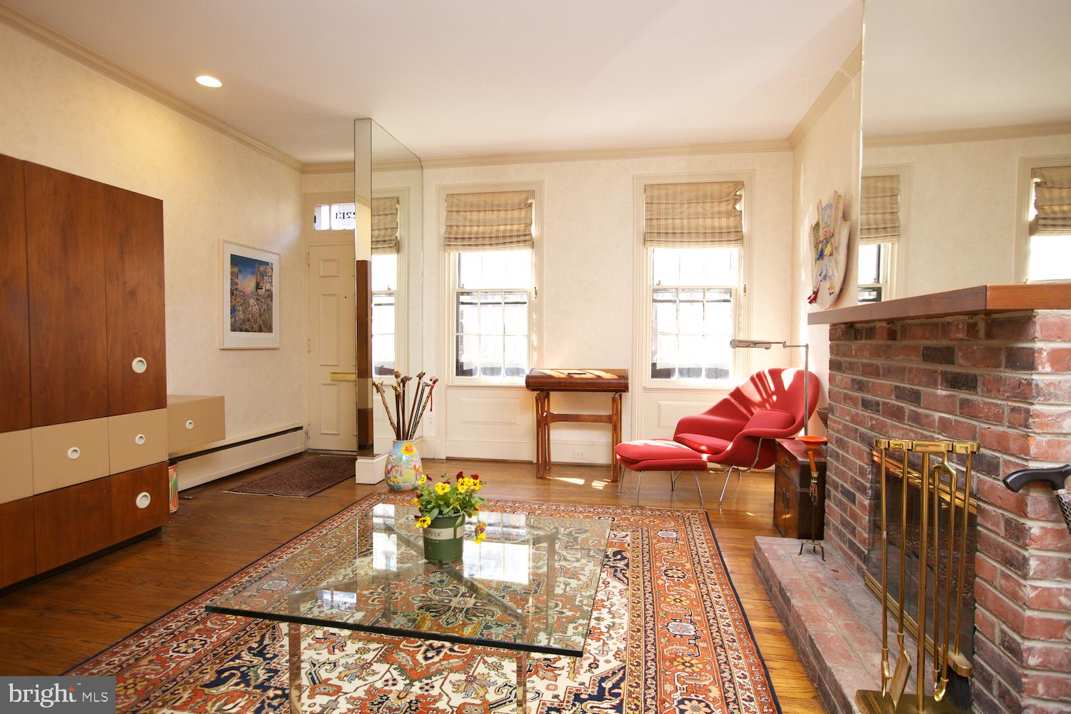 2213 Rittenhouse Square Philadelphia, PA 19103 - Photo 3 of 32 Living Room