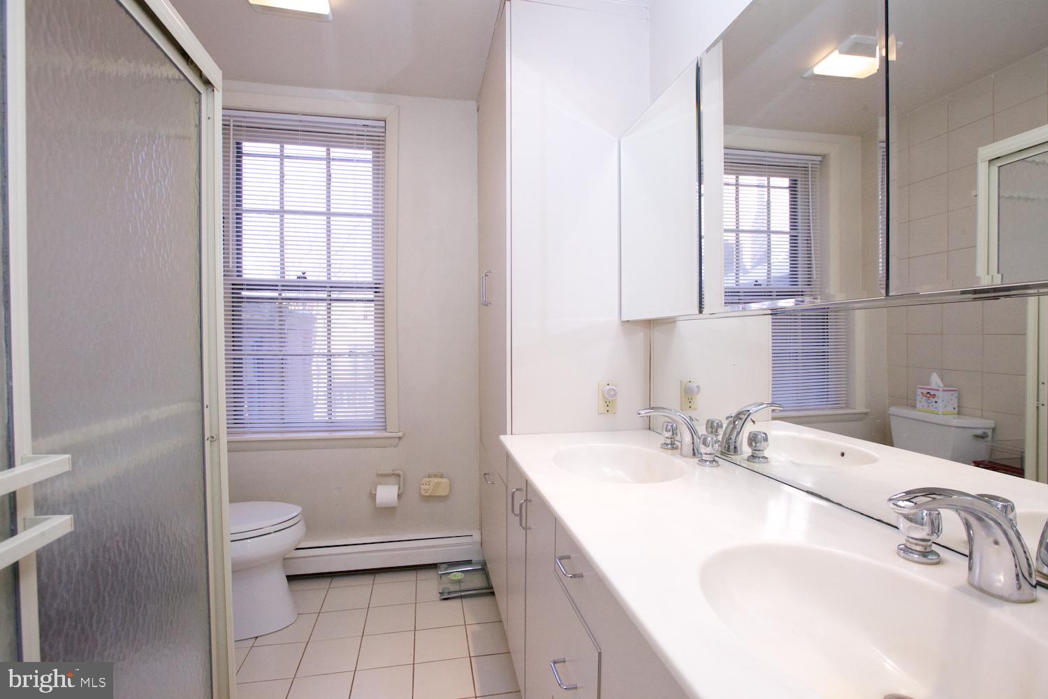 2213 Rittenhouse Square Philadelphia, PA 19103 - Photo 21 of 32 Master bath