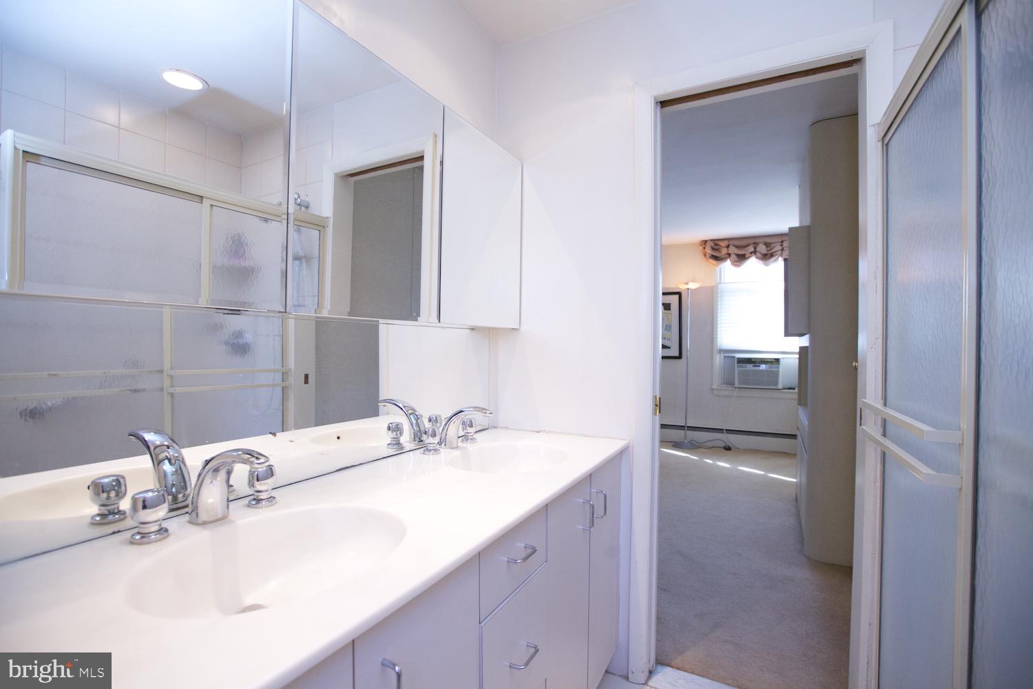 2213 Rittenhouse Square Philadelphia, PA 19103 - Photo 22 of 32 Master bath