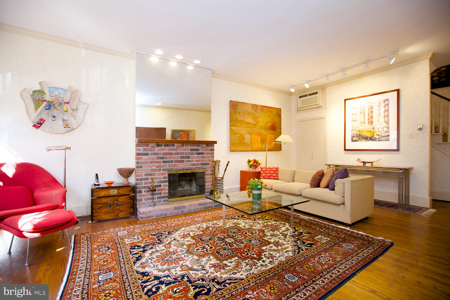 2213 Rittenhouse Square Philadelphia, PA 19103 - Photo 6 of 32 Living Room