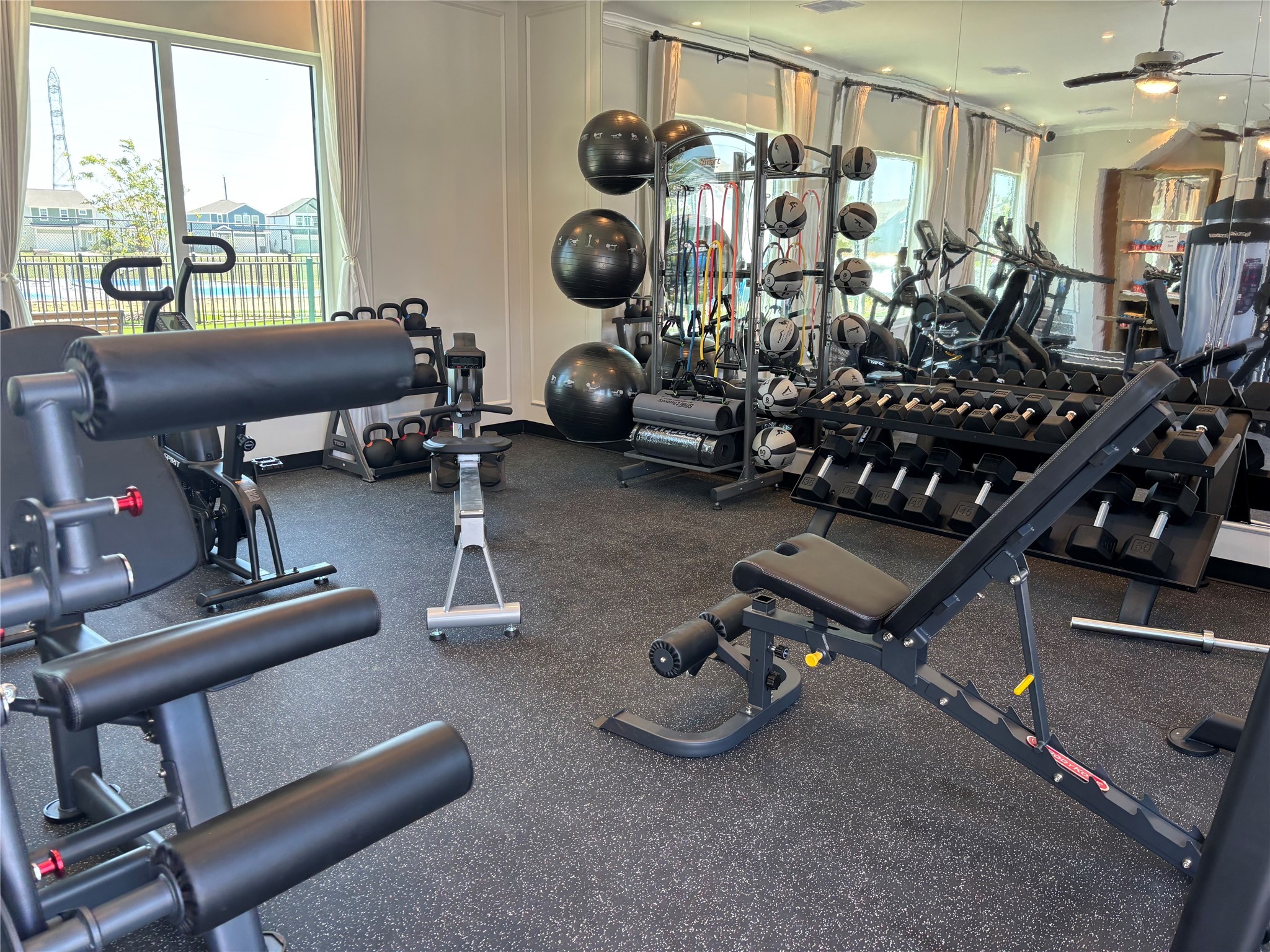 19422 Sparrow Trail Rosharon, TX 77583 - Photo 21 of 24 a room with gym equipment