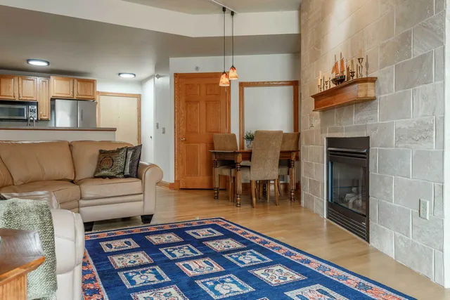 $350,000 | 360 West Washington Avenue, Unit 614, Madison, WI 53703