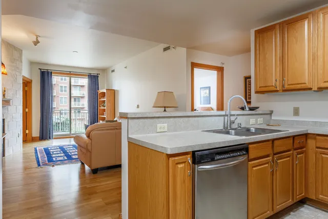$350,000 | 360 West Washington Avenue, Unit 614, Madison, WI 53703
