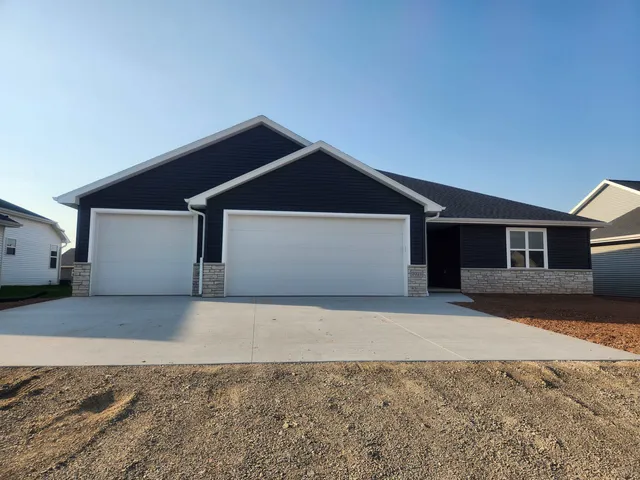 $412,500 | 2021 Red Fox Lane, Kaukauna, WI 54130