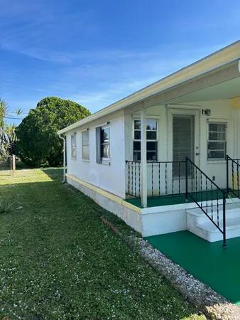 $172,500 | 7199 Southeast Redbird Circle, Hobe Sound, FL 33455