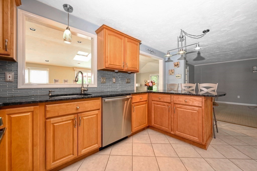 68 Pattys Road Mansfield, MA 02048 - Photo 8 of 40 Gallery Image 8
