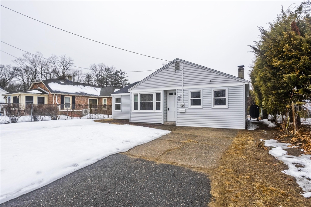 88 Price Street Springfield, MA 01104 - Photo 1 of 31